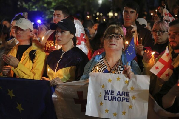 Тысячи протестуют против контроверсиального закона в Тбилиси, Грузия